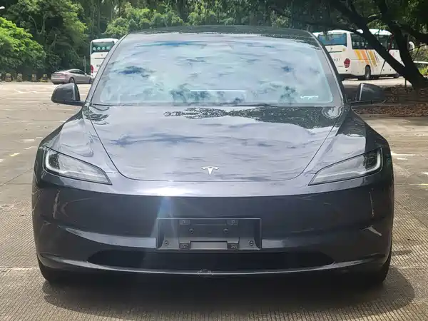 Tesla Model 3 2024