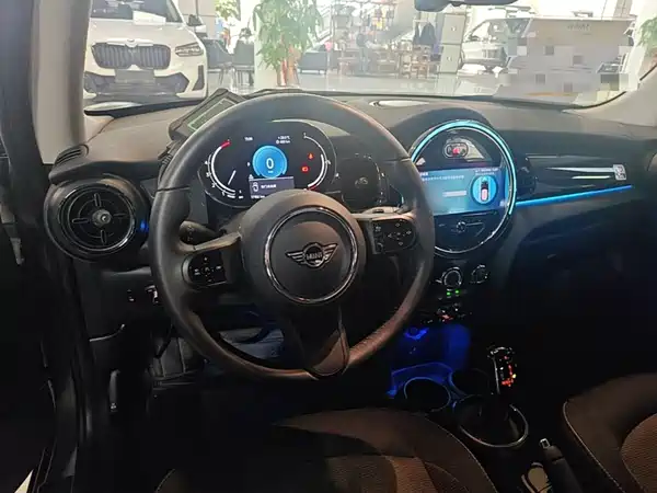 MINI MINI 2023