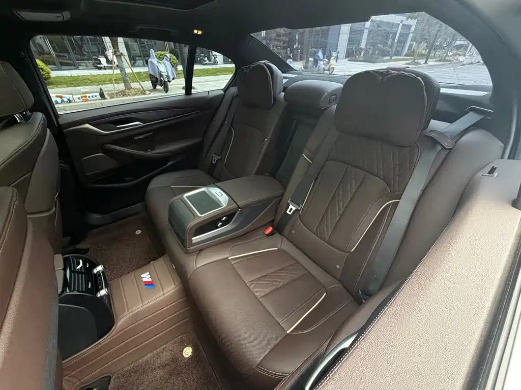 BMW 5 Series 2022 — фото 14