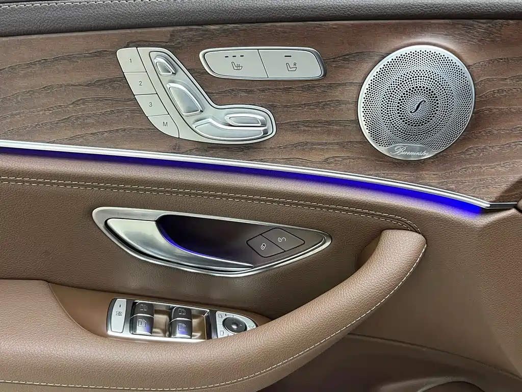 Mercedes-Benz E-Class 2019 — фото 19