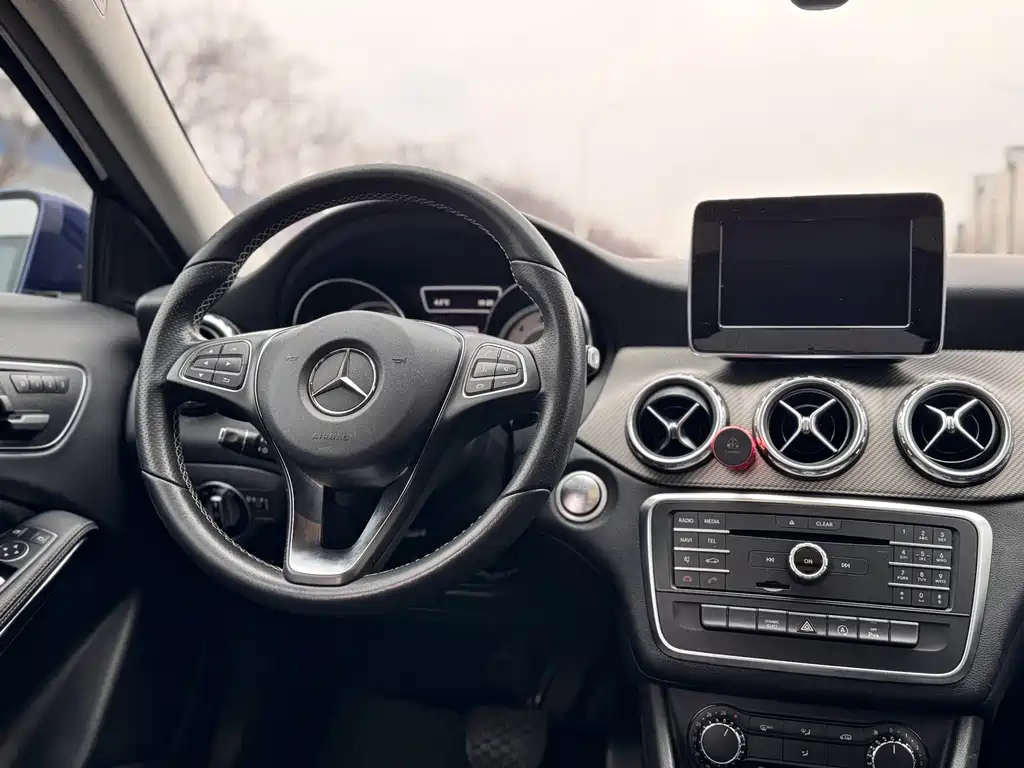 Mercedes-Benz GLA 2017 — фото 16