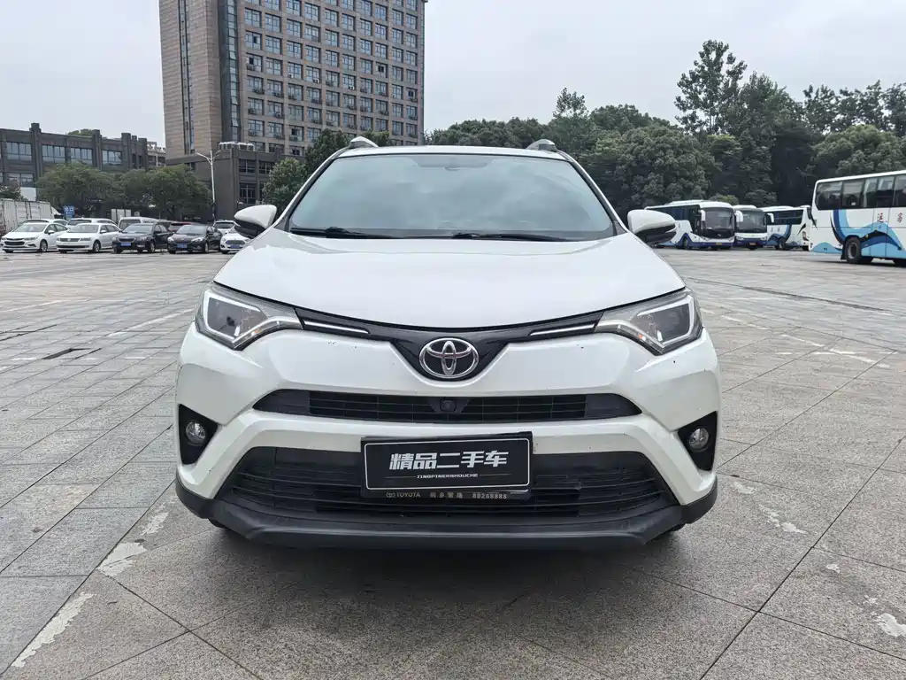 Toyota RAV4 2018 — фото 2