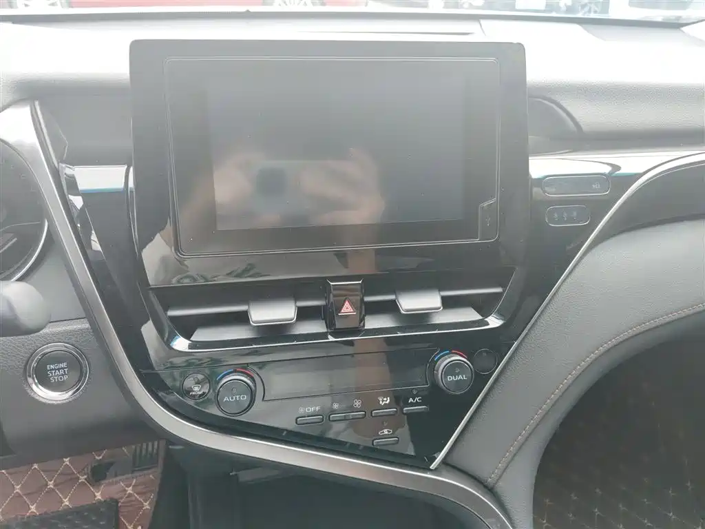 Toyota Camry 2023 — фото 6