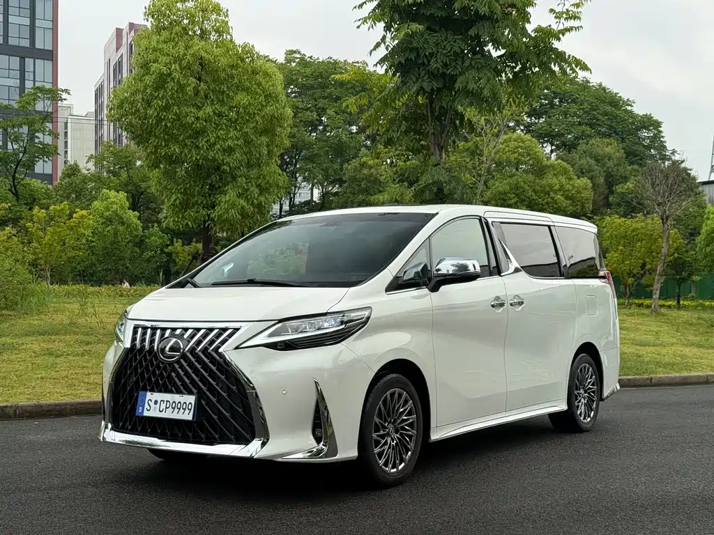 Toyota Alphard 2018 — фото 1