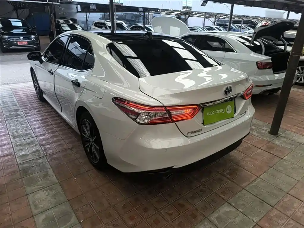 Toyota Camry 2023 — фото 5