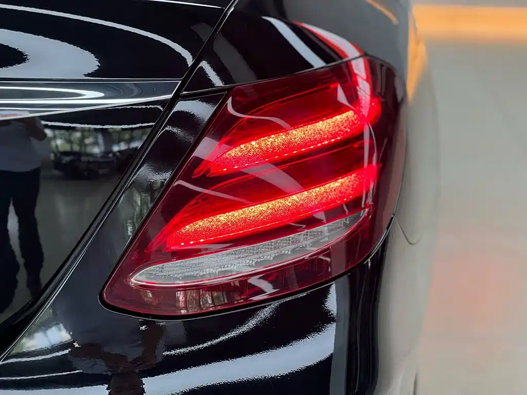 Mercedes-Benz E-Class 2019 — фото 18