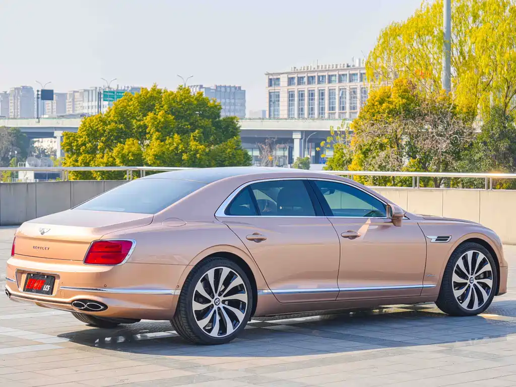 Bentley Flying Spur 2023 — фото 6