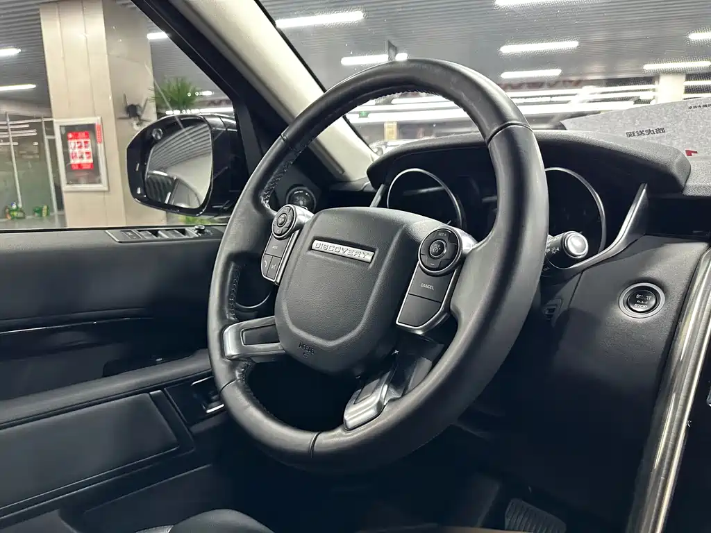 Land Rover Discovery 2018 — фото 13