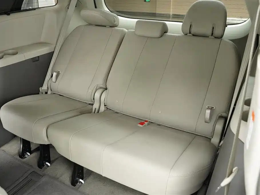 Toyota Sienna 2016 — фото 23