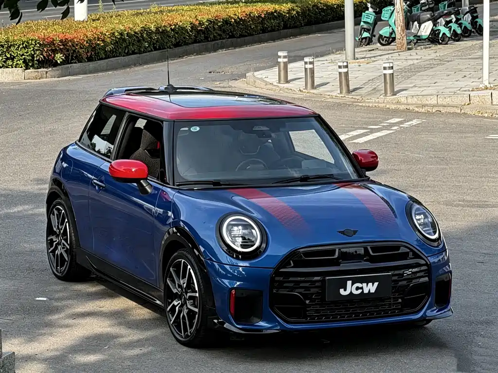 MINI JCW 2026 — фото 2