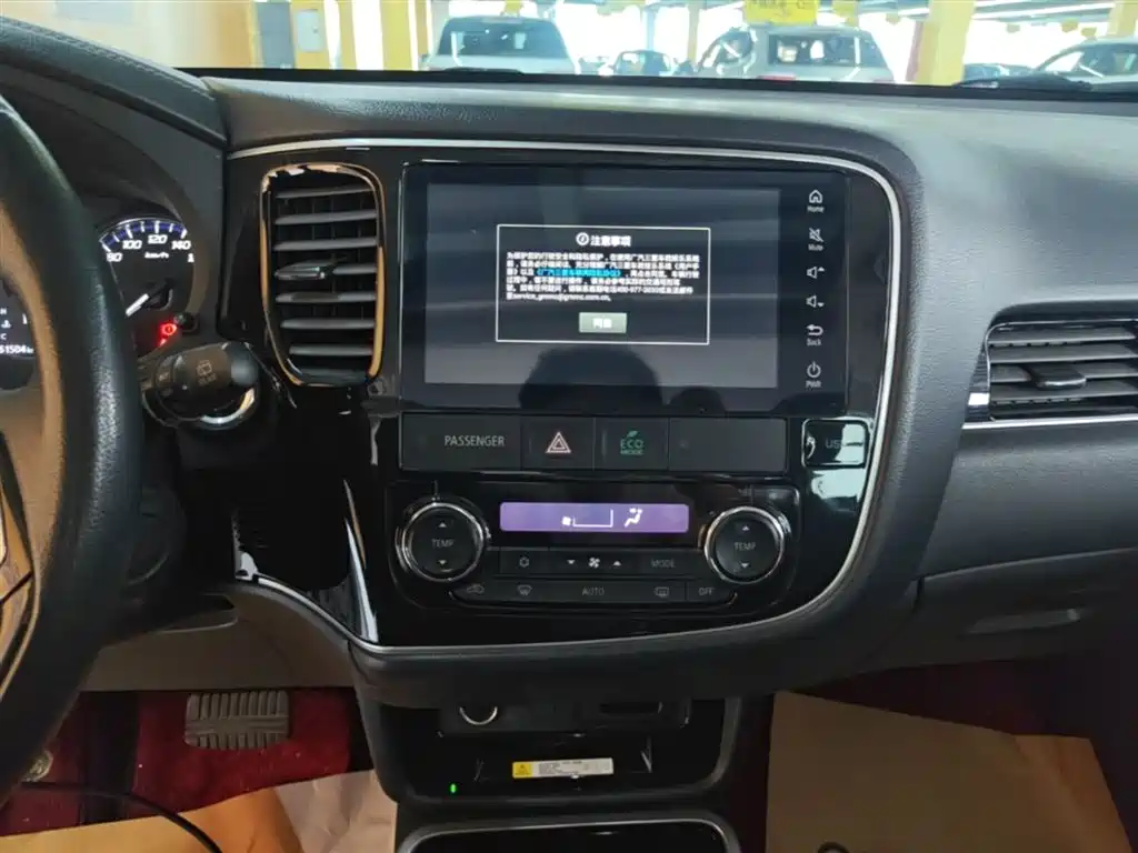 Mitsubishi Outlander 2022 — фото 13