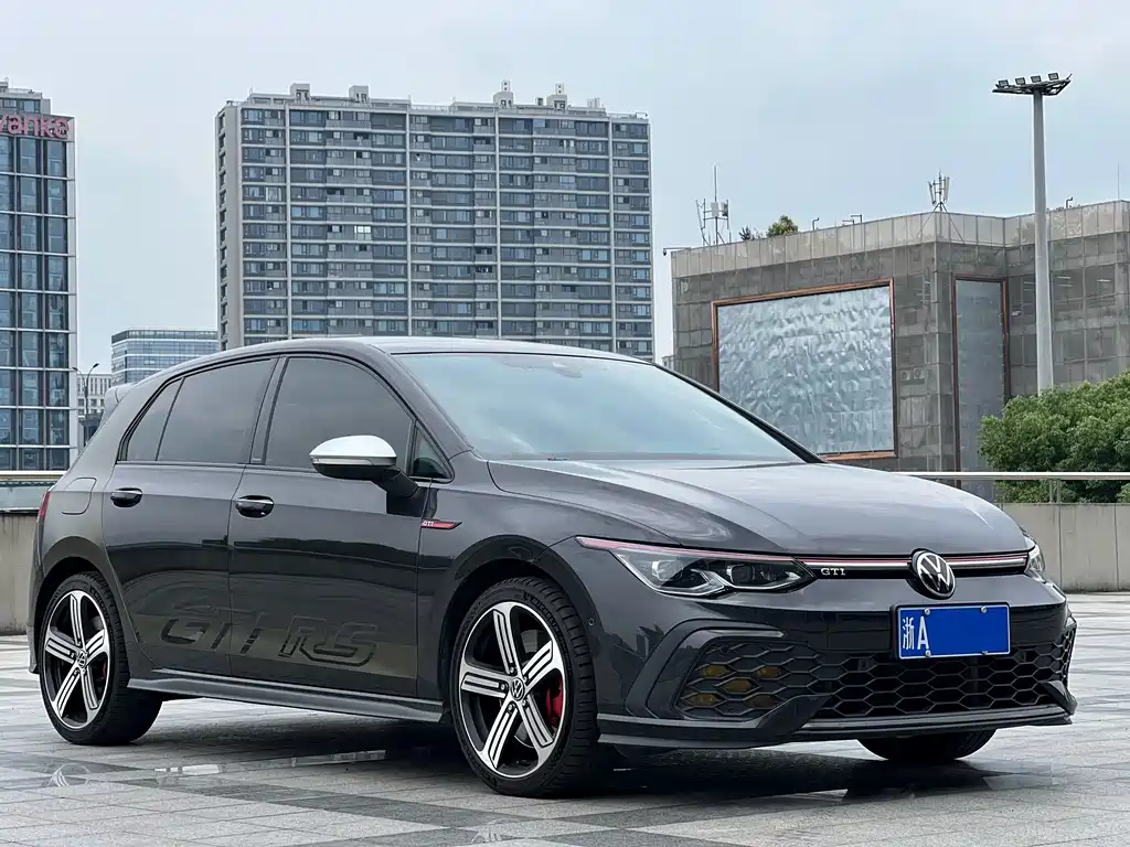 Volkswagen Golf GTI 2022 — фото 3