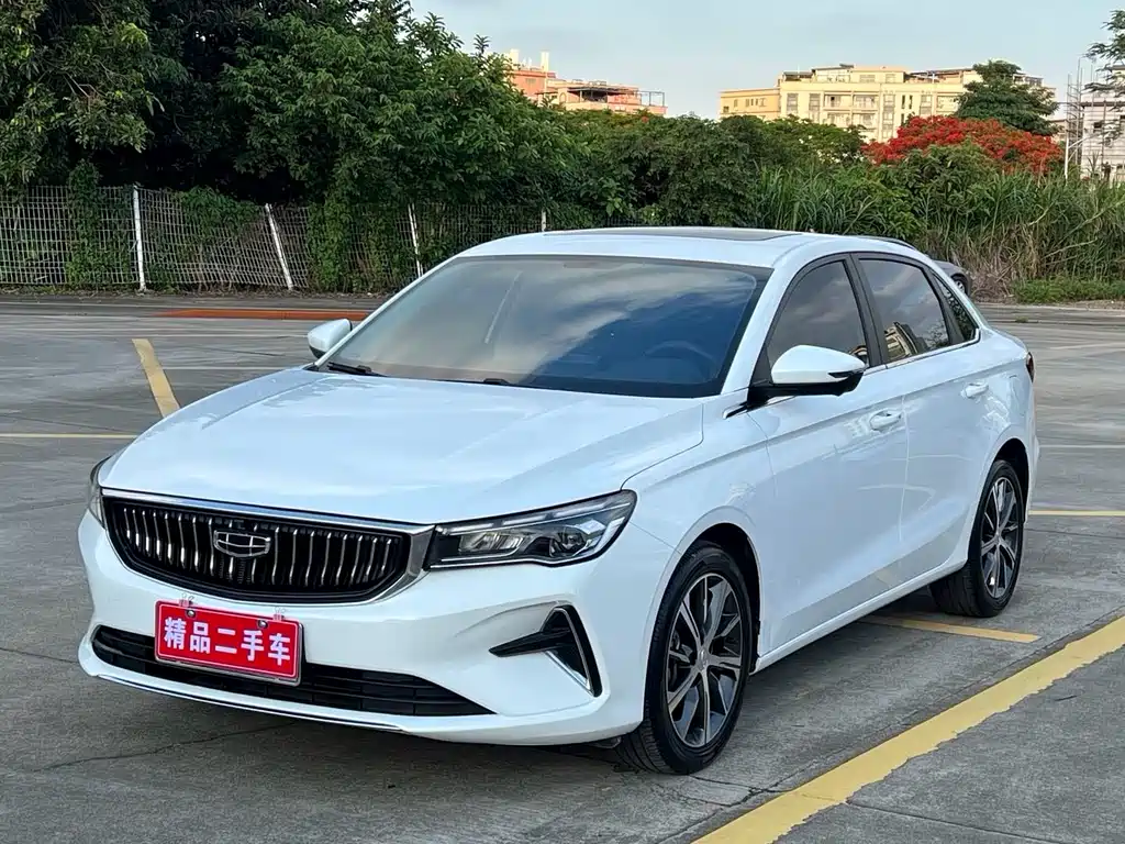 Geely Emgrand 2022