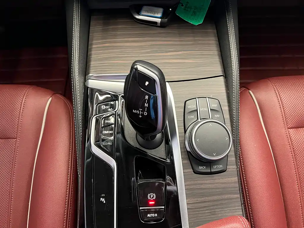 BMW 5 Series 2021 — фото 12