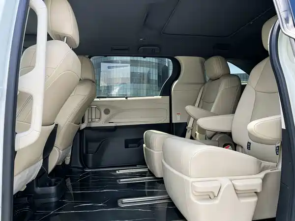 Toyota Granvia 2023