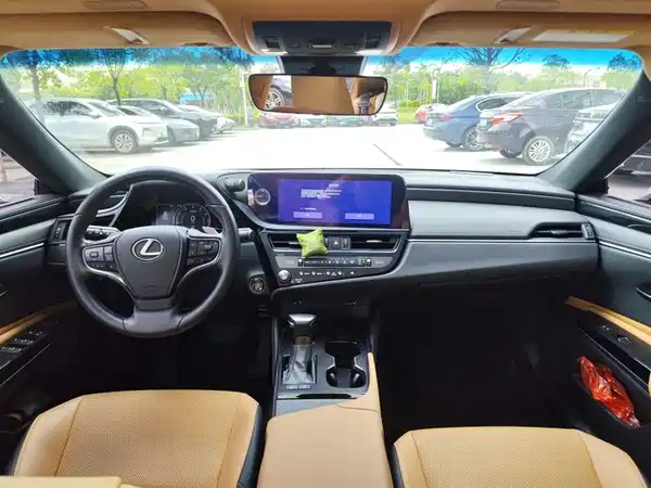 Lexus ES 2024