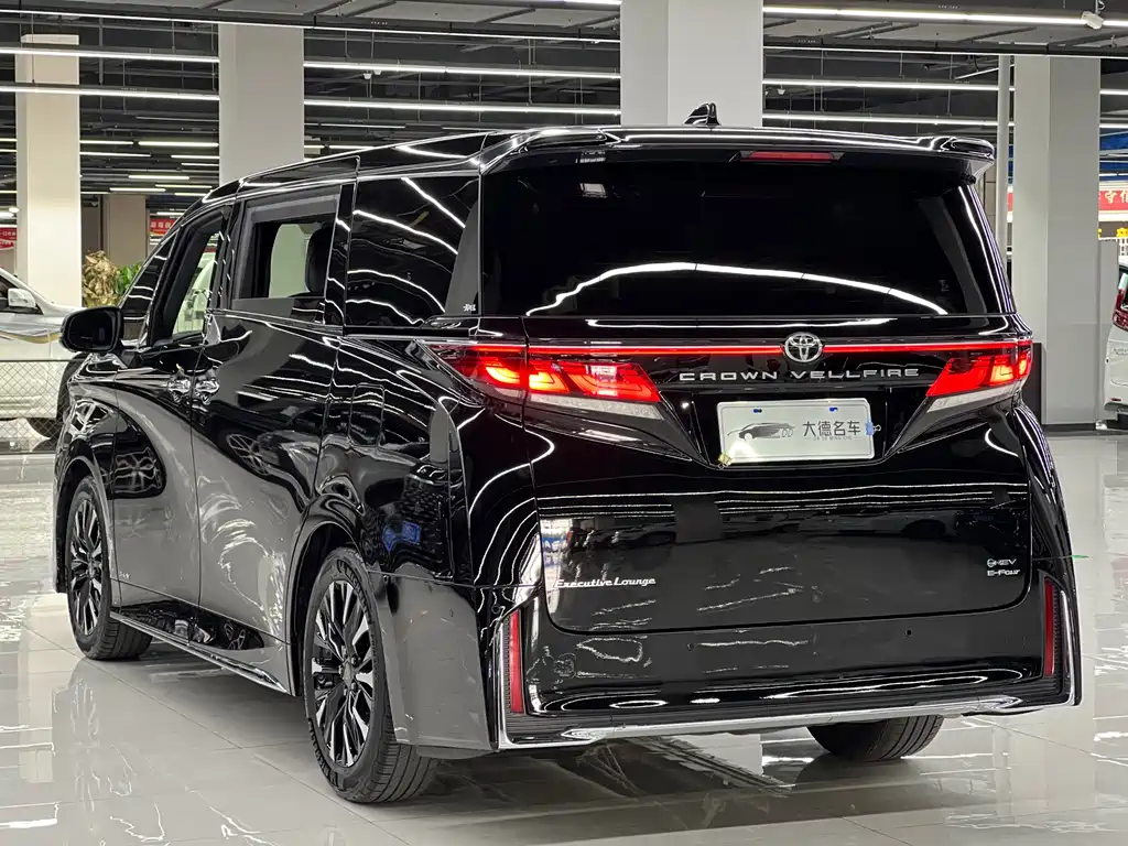 Toyota Vellfire 2023 — фото 6