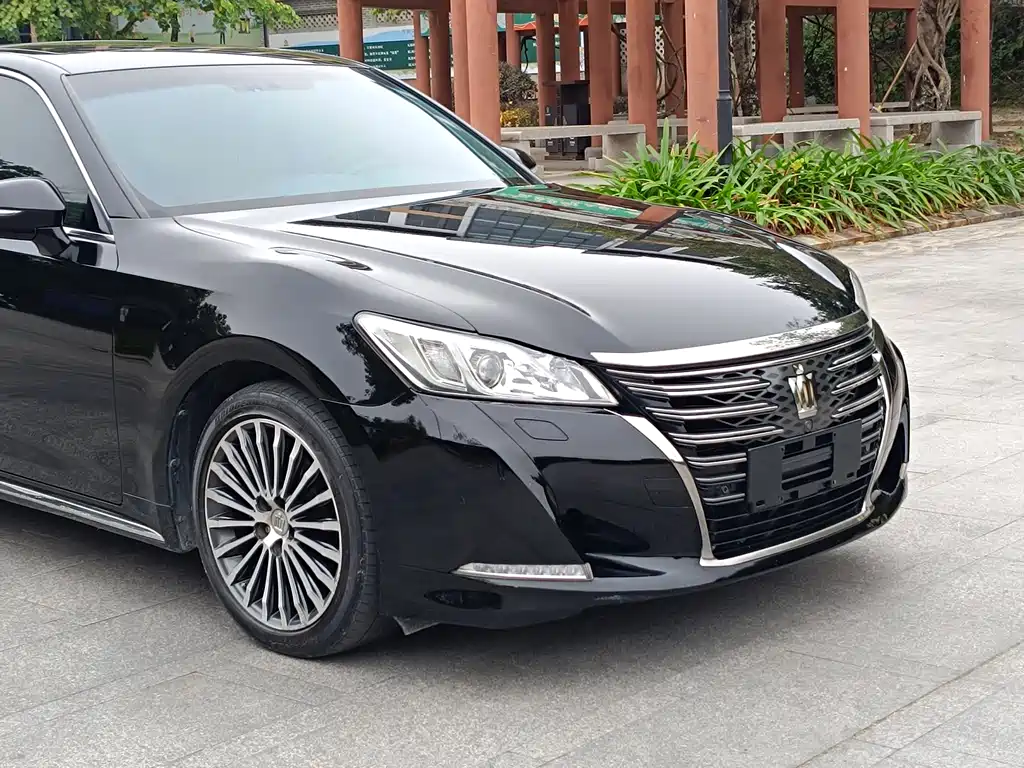 Toyota Crown 2018 — фото 15