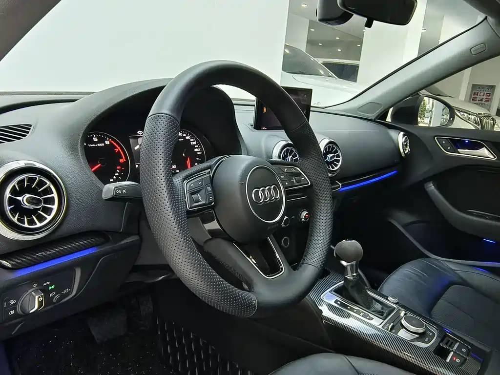Audi A3 2018 — фото 13