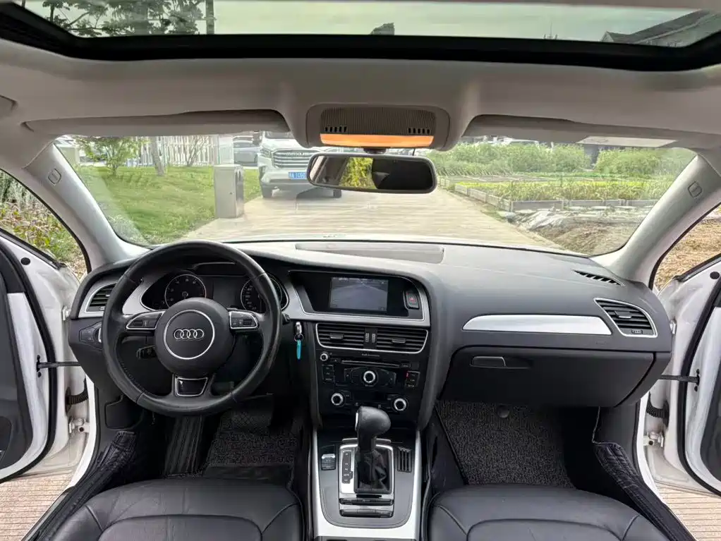 Audi A4L 2015