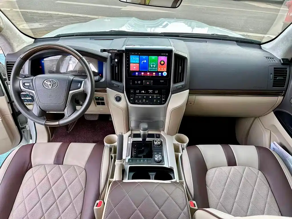 Toyota Land Cruiser 2020 — фото 4