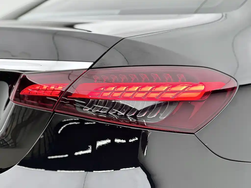Mercedes-Benz E-Class 2021 — фото 13