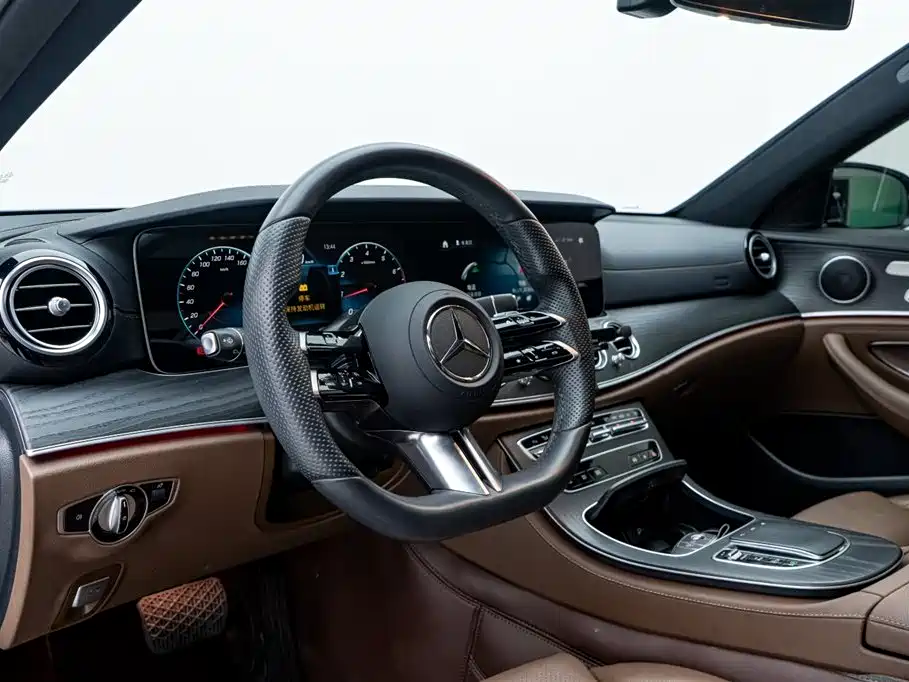 Mercedes-Benz E-Class 2022 — фото 19