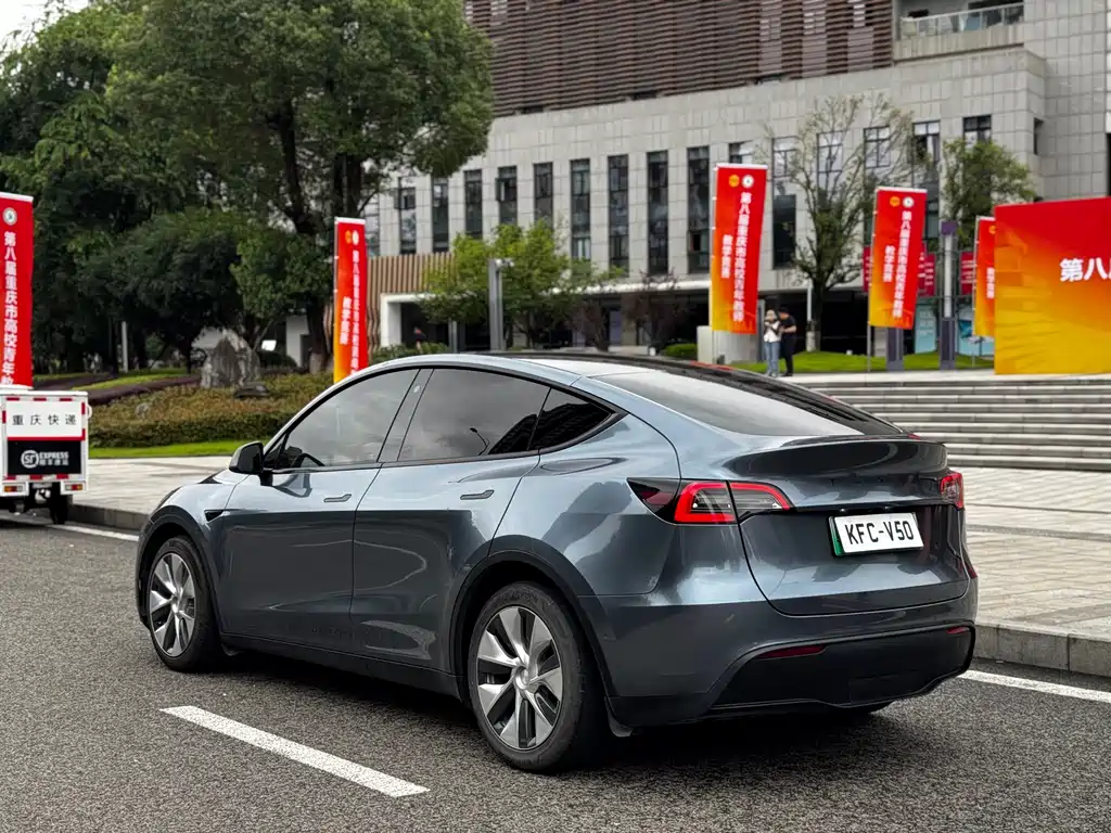 Tesla Model Y 2021 — фото 17