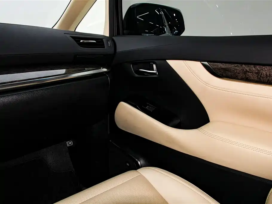 Toyota Alphard 2023 — фото 28