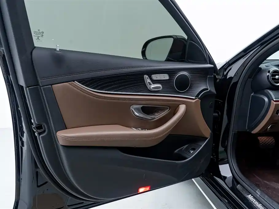 Mercedes-Benz E-Class 2022 — фото 15