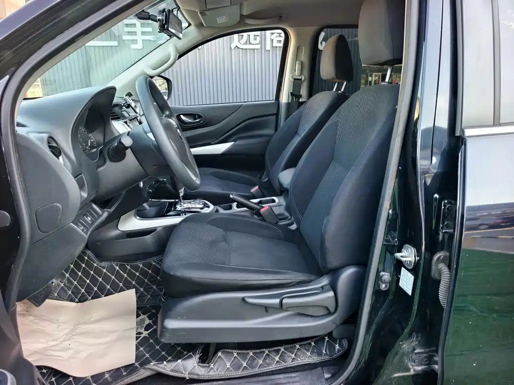 Nissan Navara 2019 — фото 11
