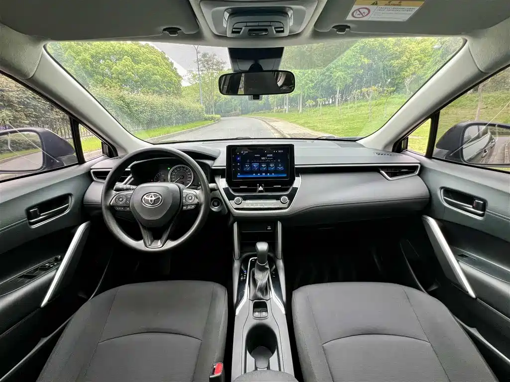 Toyota Corolla Cross 2023 — фото 16