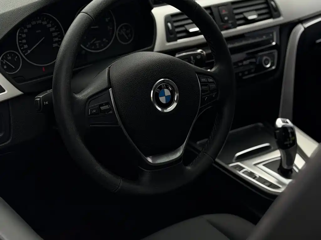 BMW 3 Series 2016 — фото 15