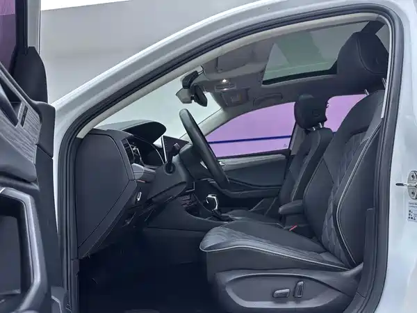 Volkswagen Sagitar 2022
