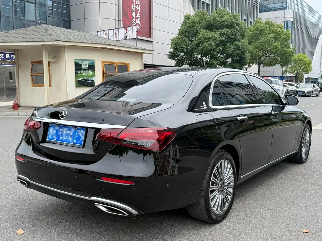 Mercedes-Benz E-Class 2023 — фото 6
