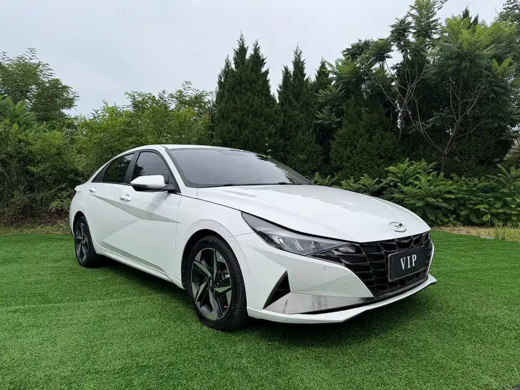 Hyundai Elantra 2023 — фото 3
