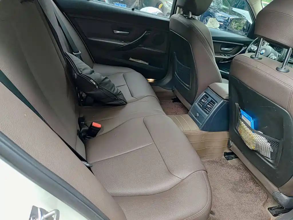 BMW 3 Series 2019 — фото 11