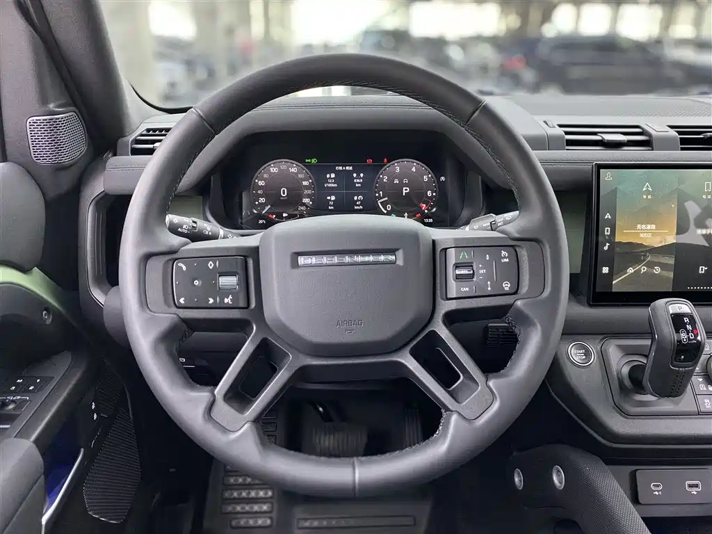 Land Rover Defender 2023 — фото 15