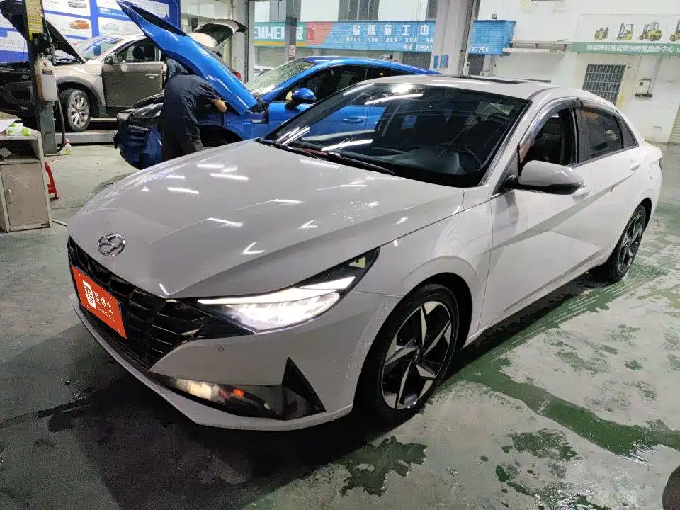 Hyundai Elantra 2022 — фото 1