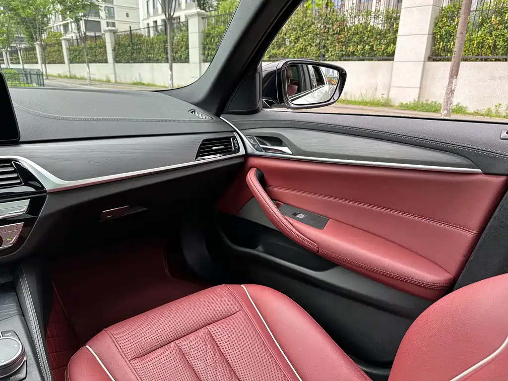 BMW 5 Series 2022 — фото 13