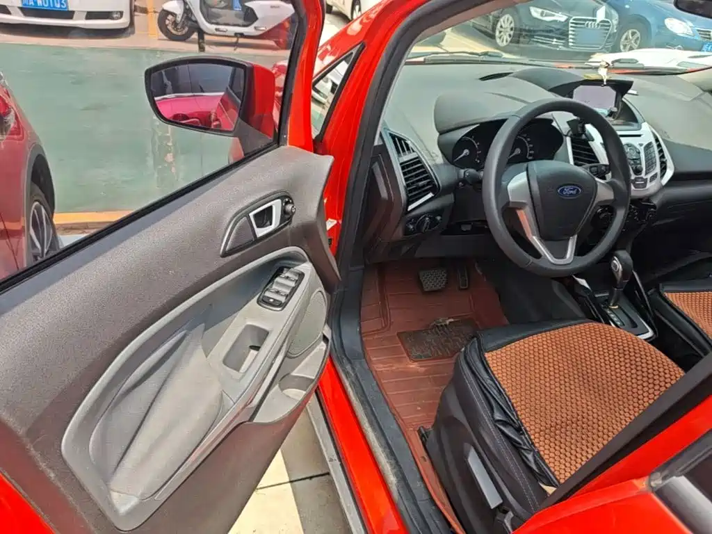 Ford EcoSport 2015 — фото 16