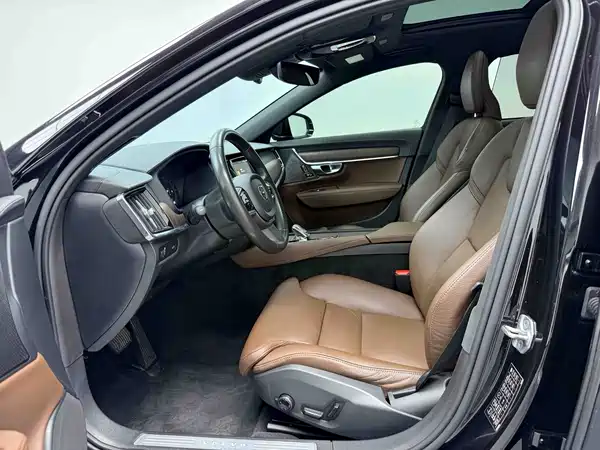 Volvo S90 2023