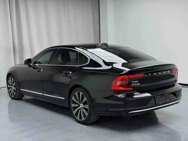 Volvo S90 2023