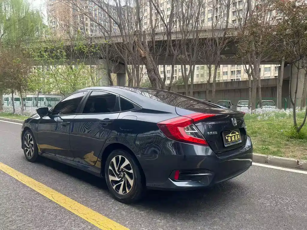 Honda Civic 2018 — фото 4