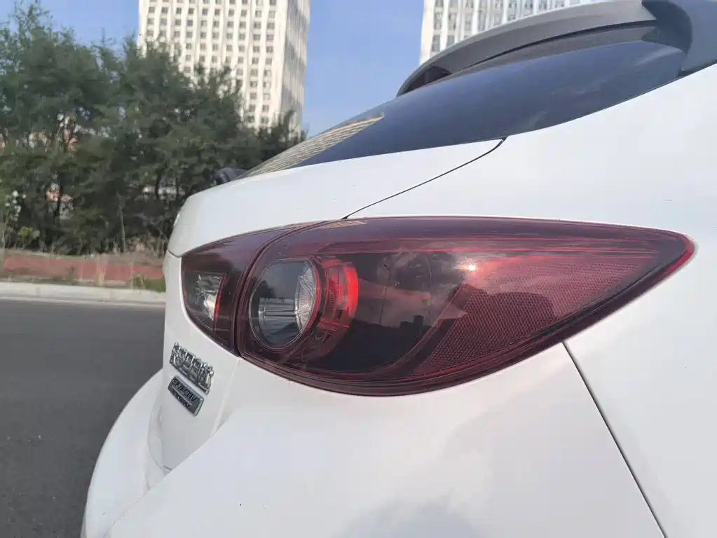 Mazda 3 Axela 2018 — фото 11