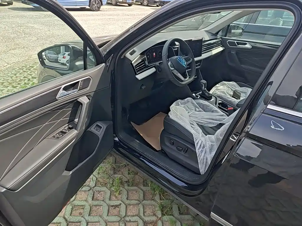 Volkswagen Tiguan L Plug-In Hybrid 2023 — фото 12