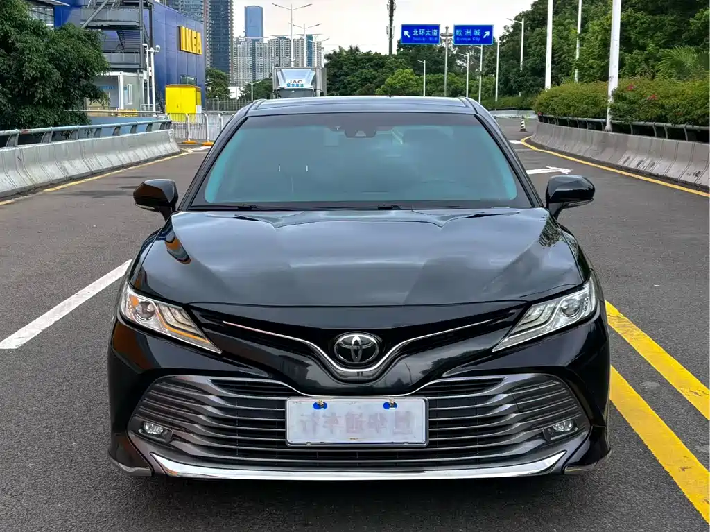 Toyota Camry 2020 — фото 2