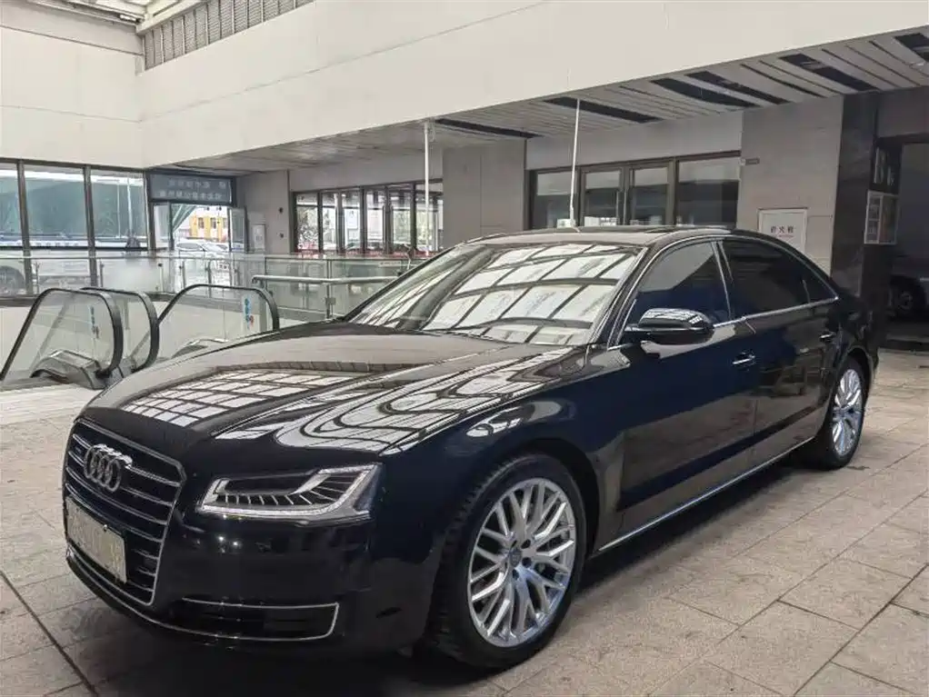 Audi A8 2016 — фото 1