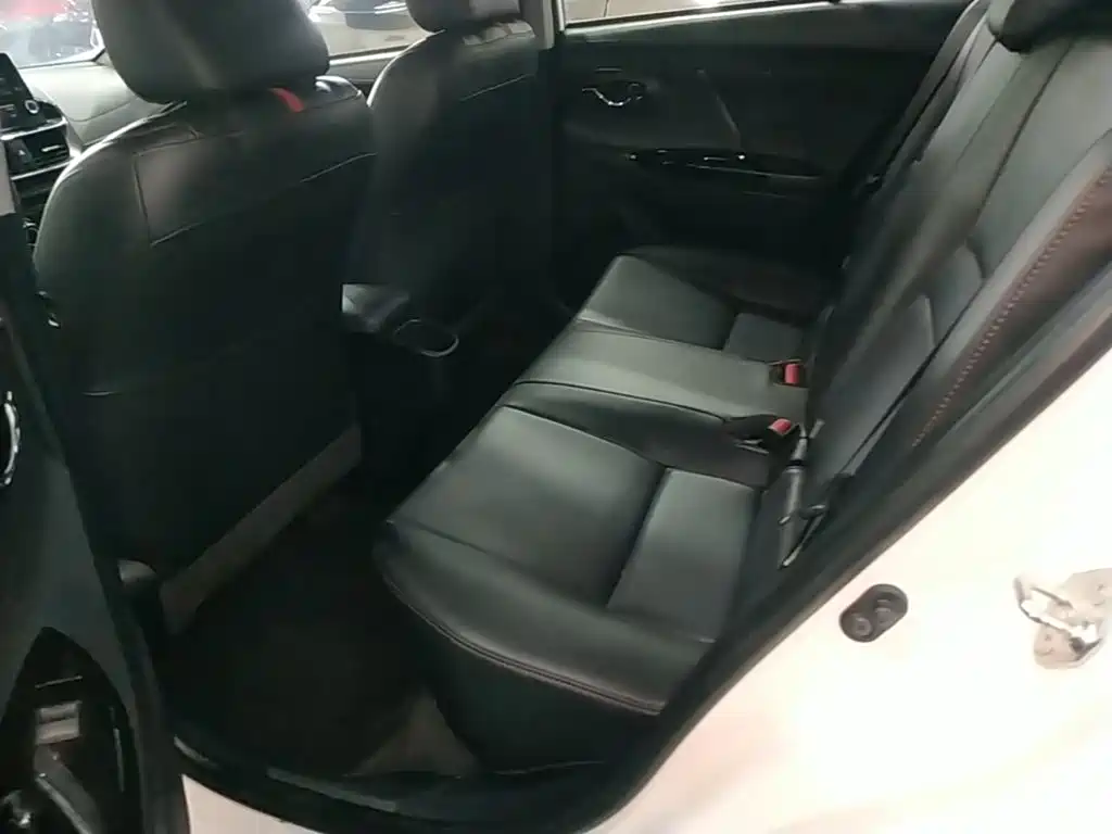 Toyota Yaris L 2021 — фото 17