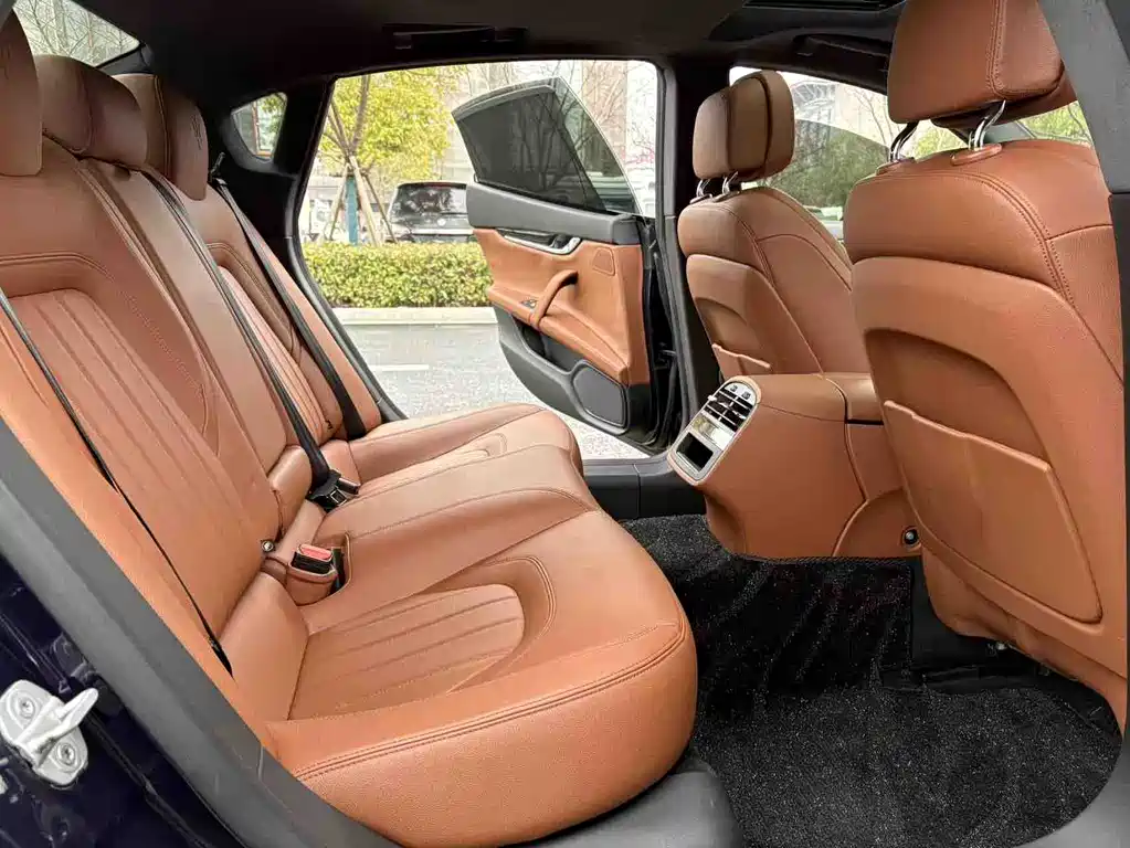 Maserati Quattroporte 2015 — фото 13